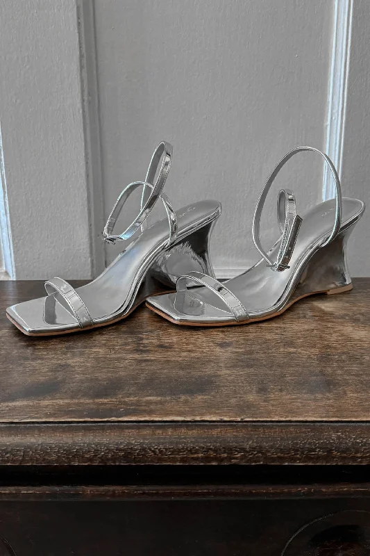 STRAPPY WEDGE SANDAL